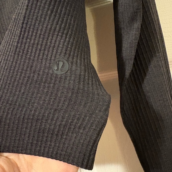 lululemon athletica Black Long Sleeve - Picture 4 of 5
